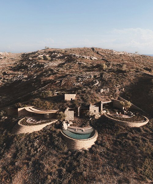 Peti szerű teraszok: Görög szigeti otthon az Égei-tengerre!