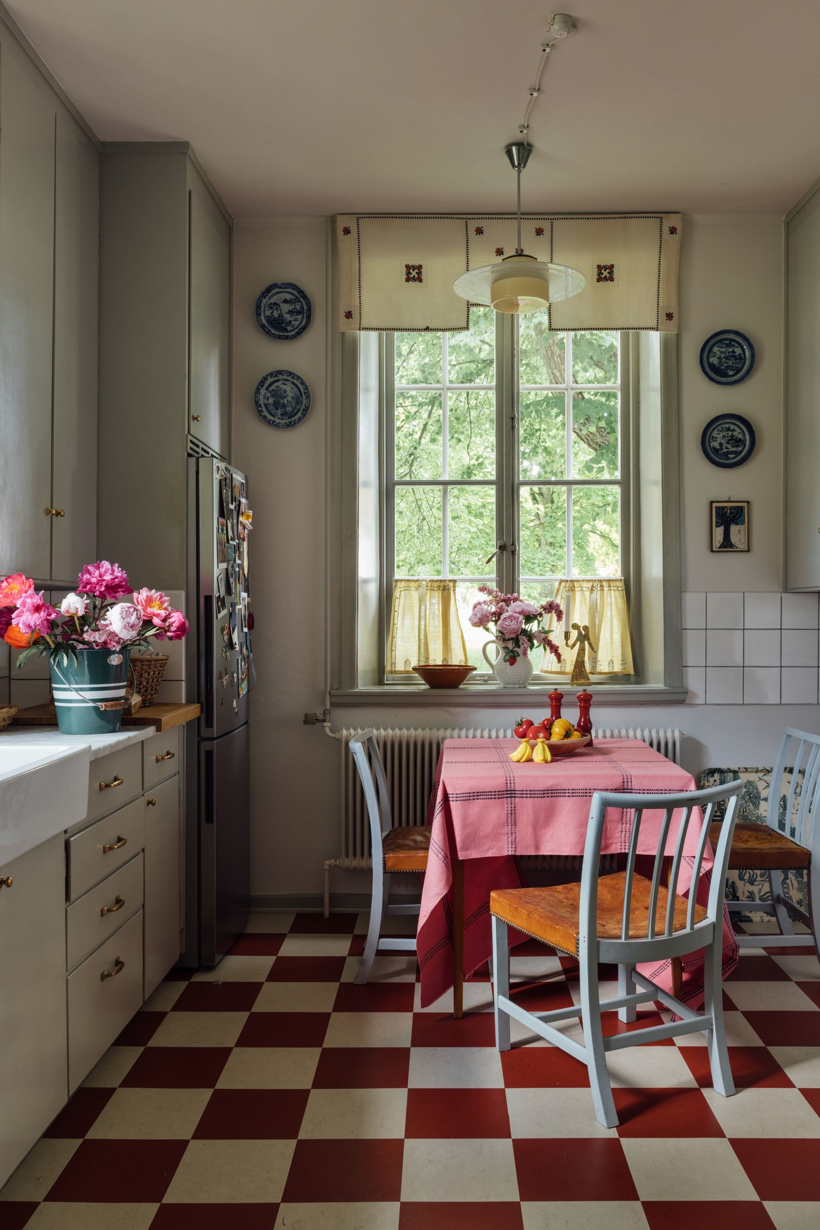 Kis Függöny Trend 2025: Valance és Diszkrét Függönyök!