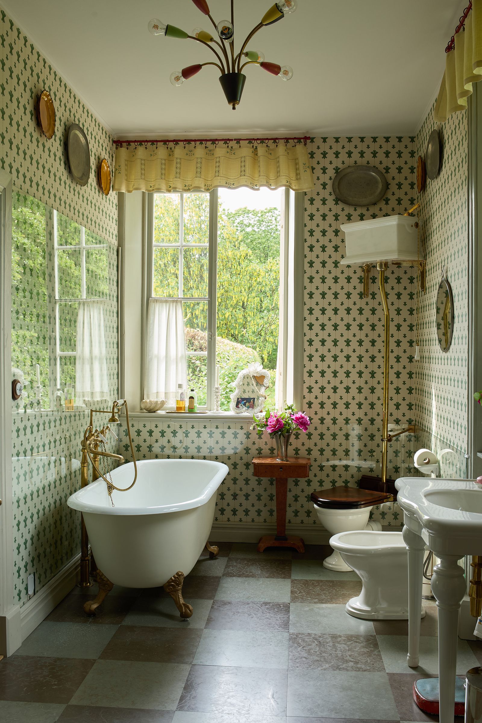 Kis Függöny Trend 2025: Valance és Diszkrét Függönyök!