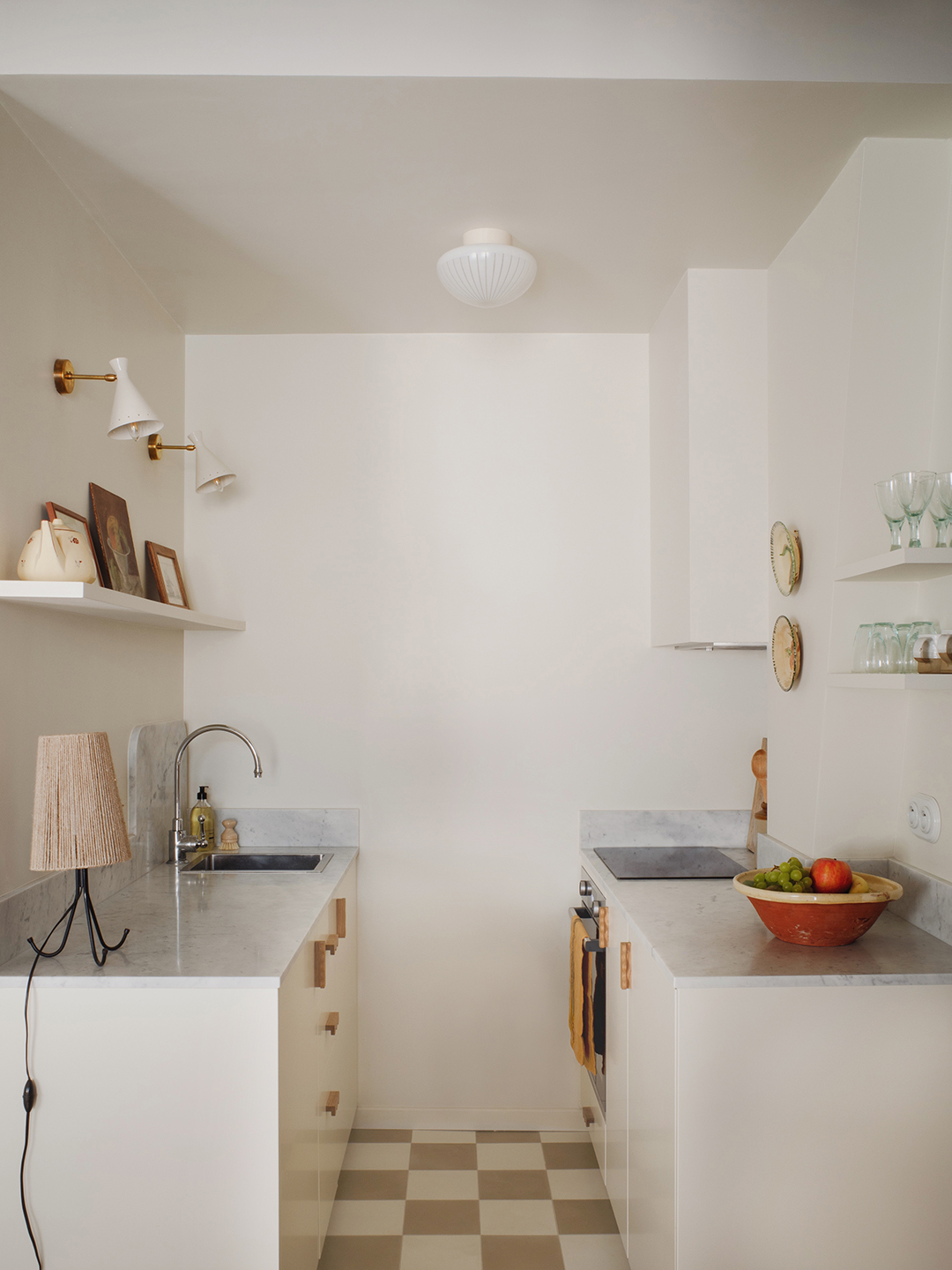 IKEA szekrények és történelmi gerendák egy 39 négyzetméteren!