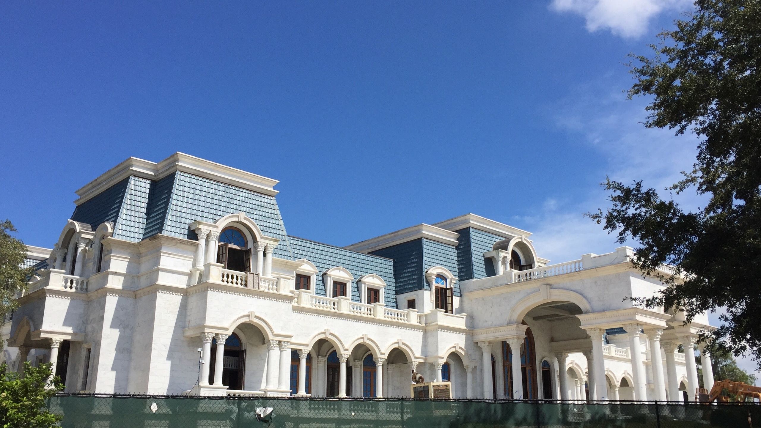 „Versailles királynője”: Egy hatalmas floridai otthon titkai