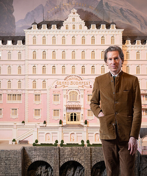 Wes Anderson-kiállítás: 700+ archív tárgy Londonban!