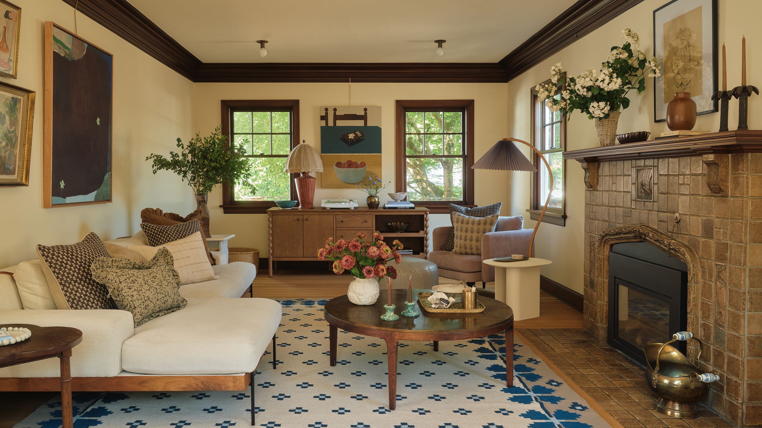 Színek otthona: Kreatív pár portlandi lakása a szürkeségben