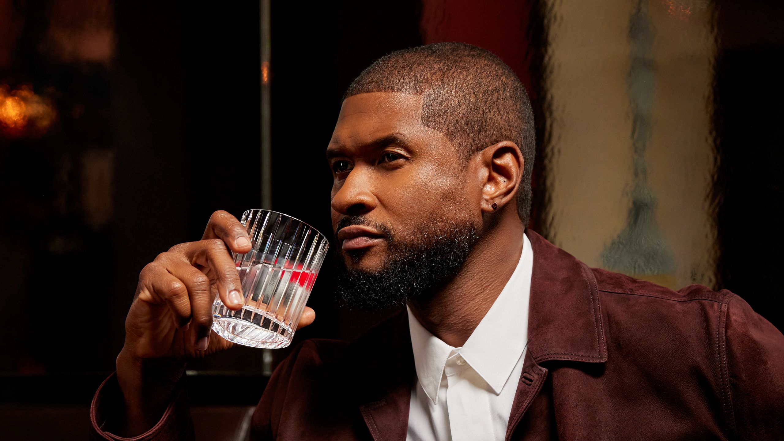 Usher: Te is megérdemelsz egy italt – saját tervezésű pohárban!