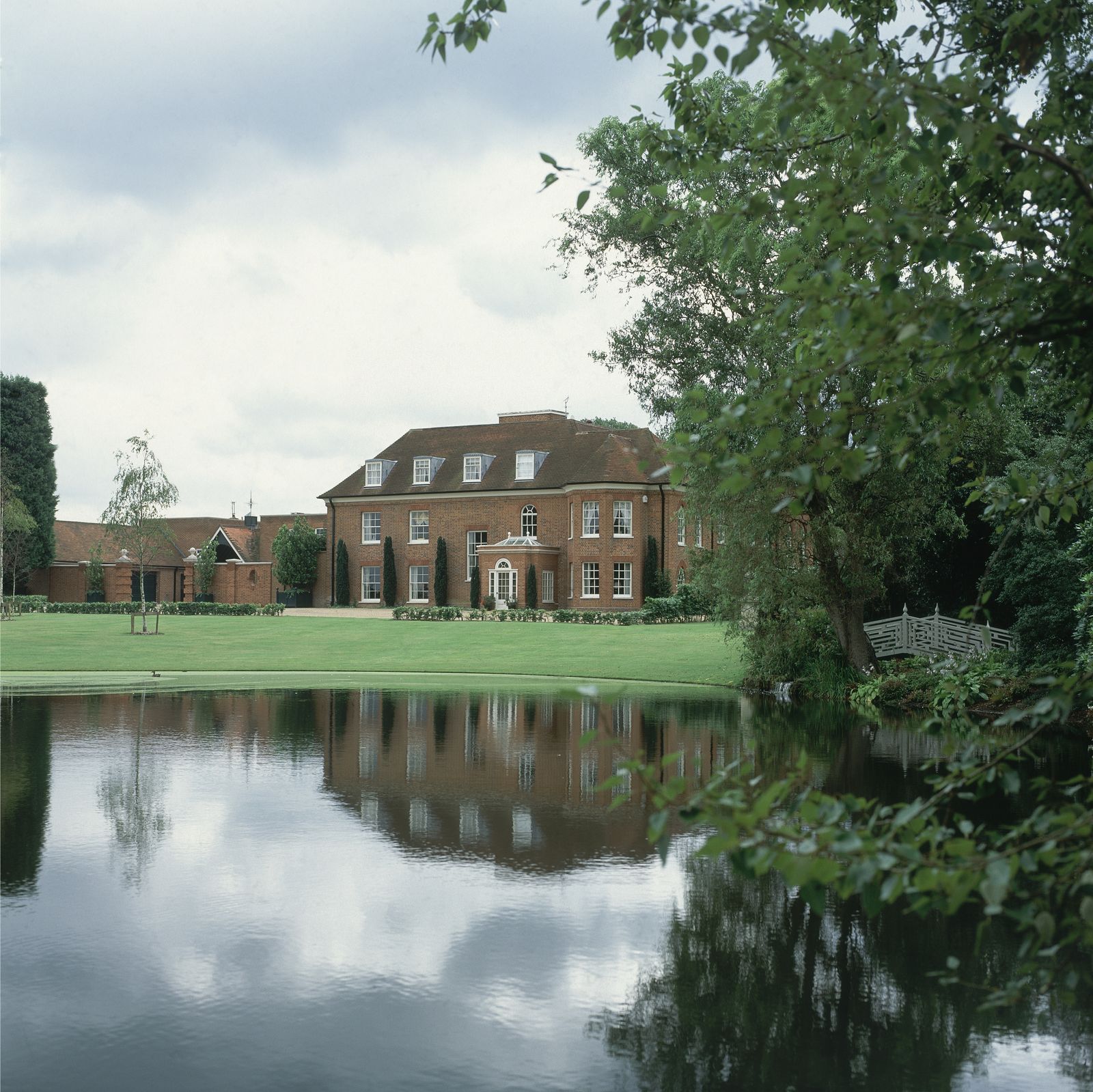 Elton John lakhelye: Fedezd fel extravagáns ingatlanait!