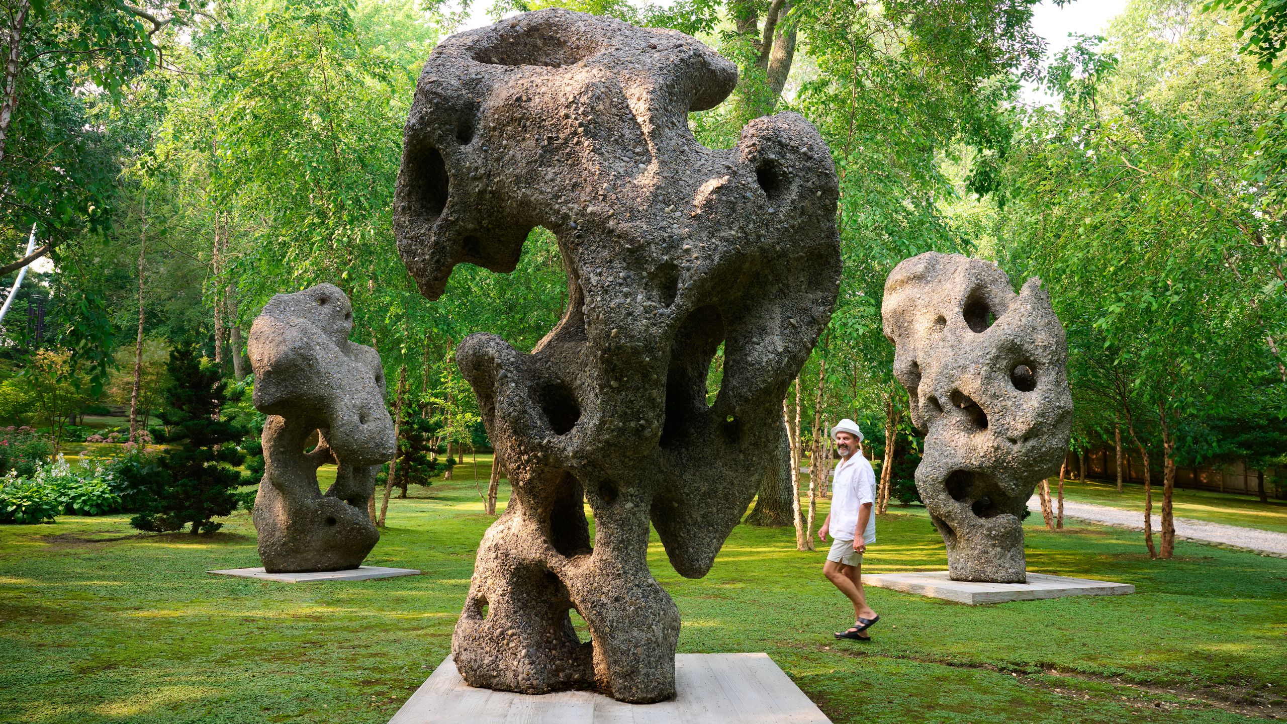 Mossal Borított Meditatív Táj: Rondinone és Schrader Művei