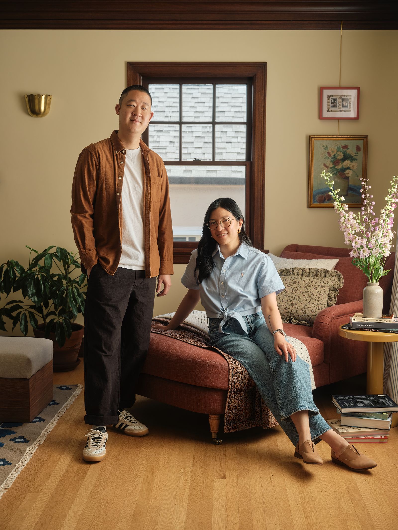 Színek otthona: Kreatív pár portlandi lakása a szürkeségben