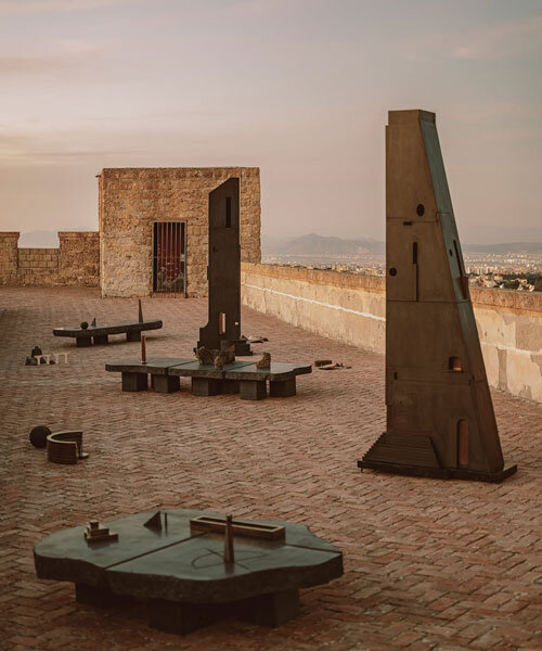 Totemikus szobrok: vulkáni kő táj Naples-ben!