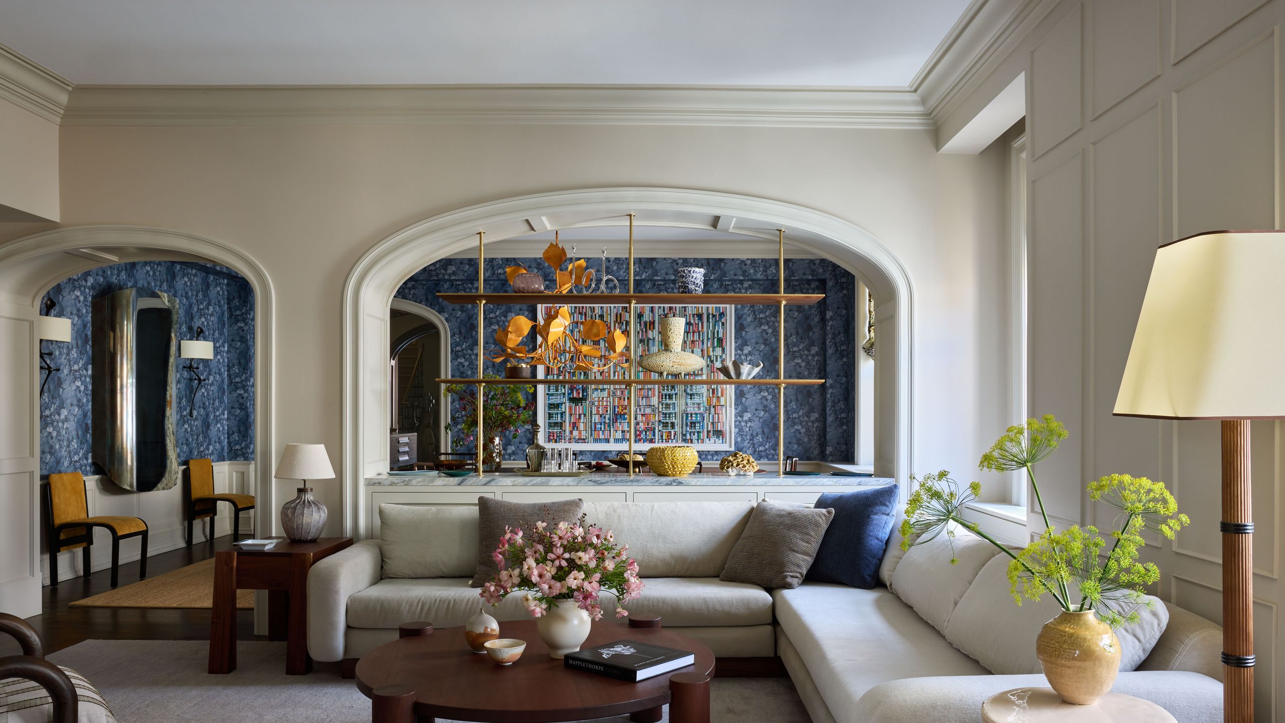 Titkos vendégszoba és figyelemfelkeltő bár a duplexben!