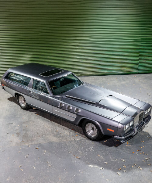 „Óriási kapucni: a 'szörnyautó' hosszának fele!”