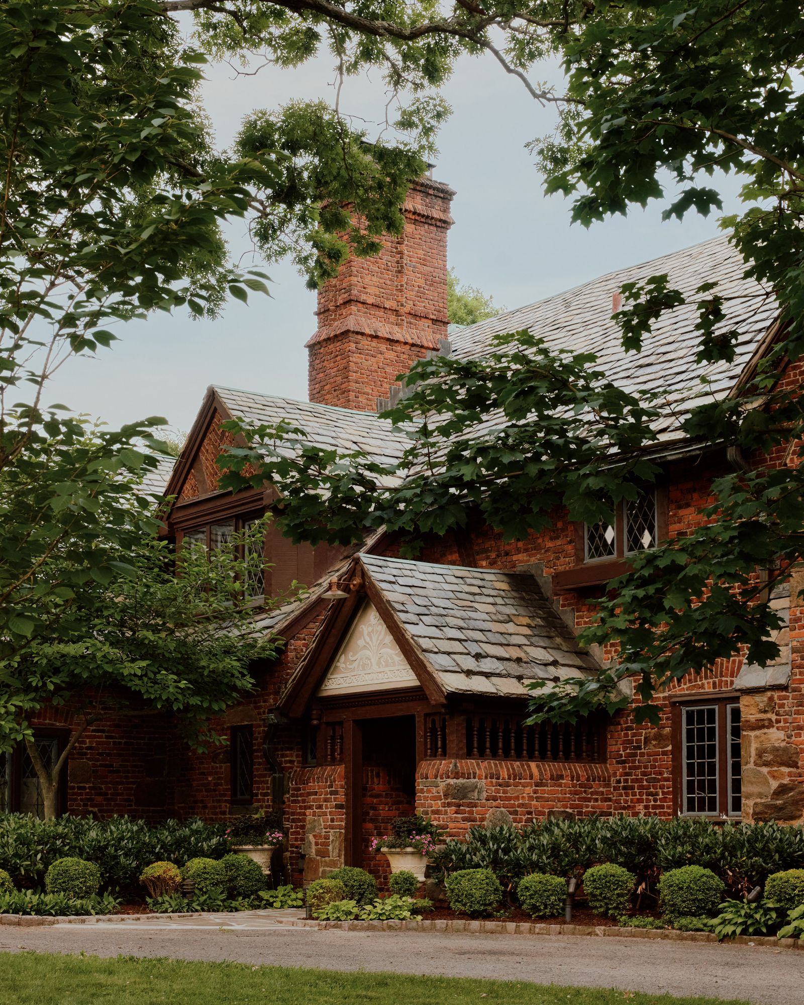 Tudor újjáélesztés: A sötét titok, ami vidámmá vált!