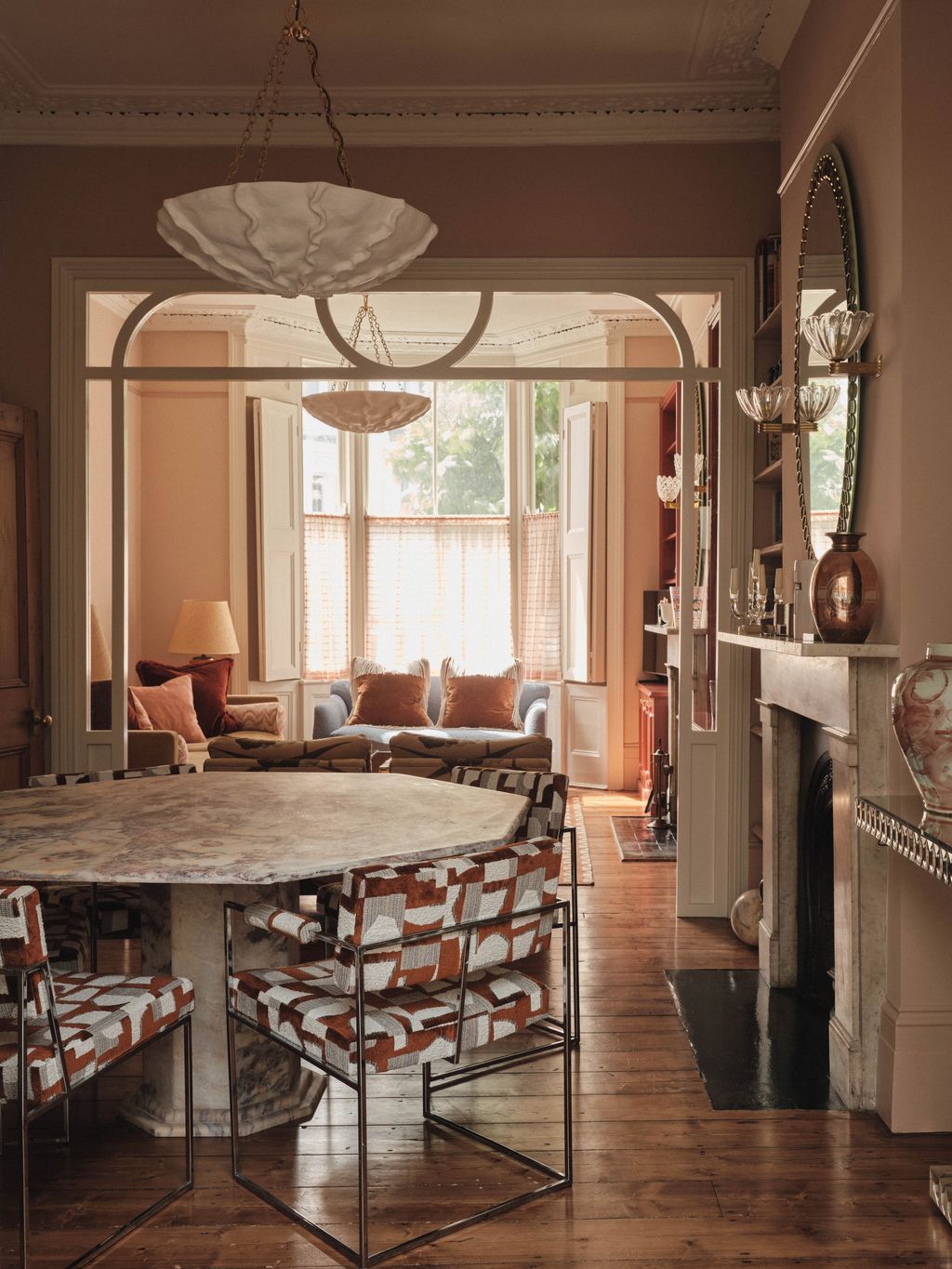 Étkező ötletek: Stílusos falburkolatok és különleges asztalok!