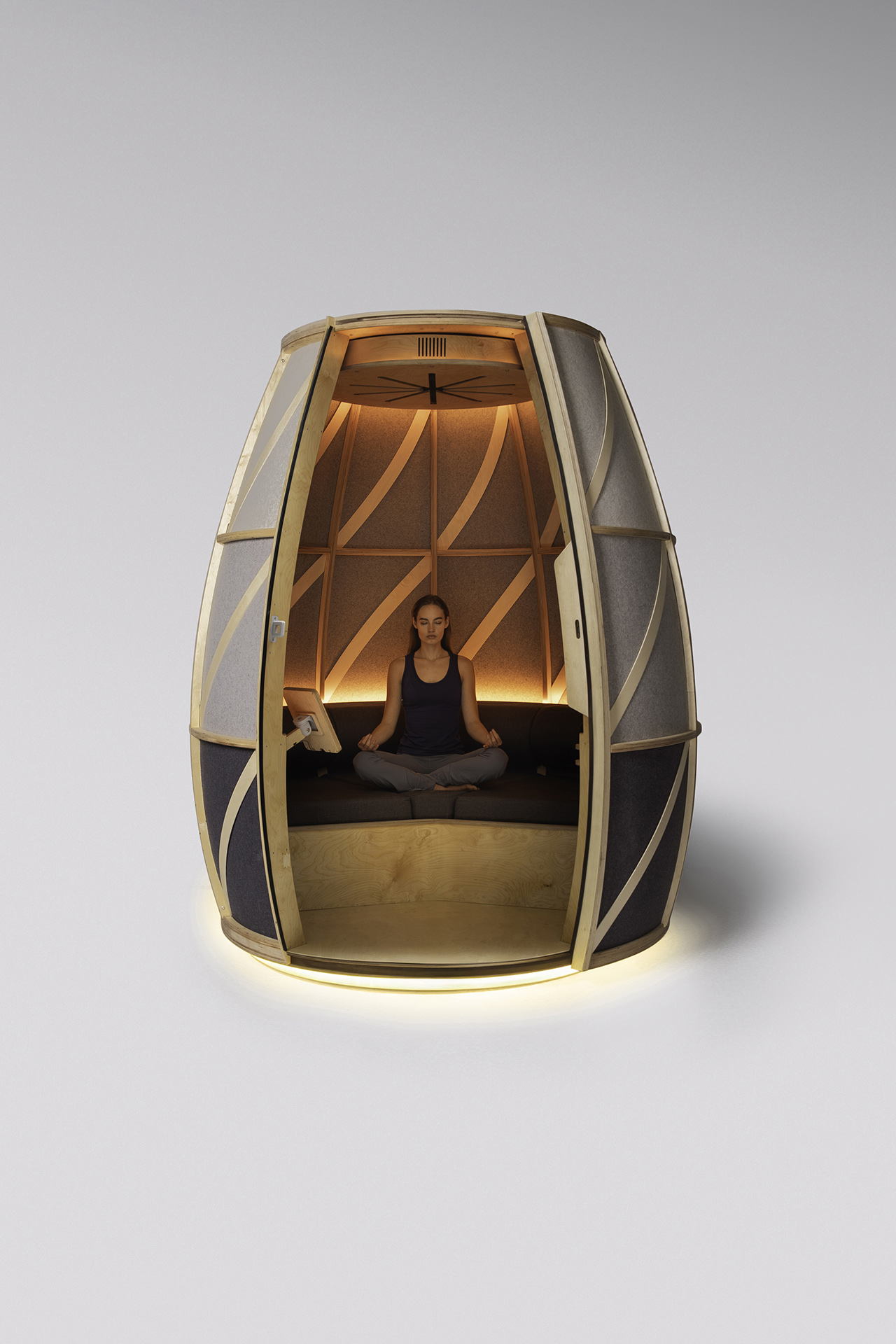 Iris meditációs pod: nyugalom a modern munkahelyen!