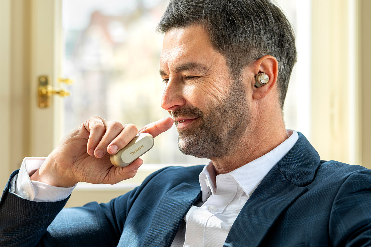 Technics EAH-AZ100 fülhallgató: Most arany színben!