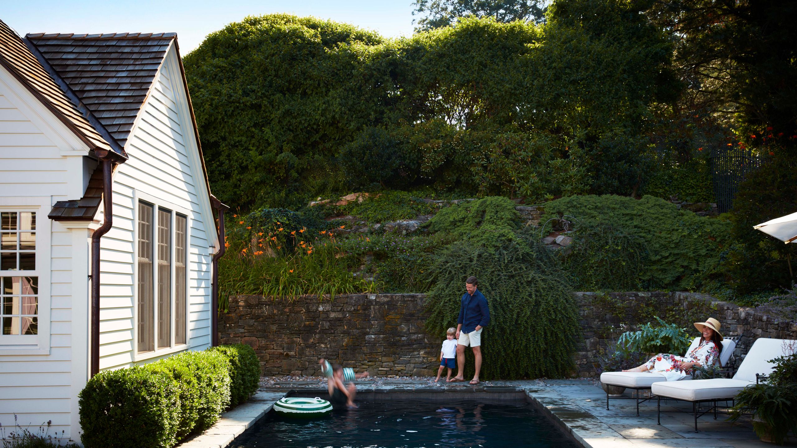 Tengerészkapitány ablakai: így épült köréjük a szoba!