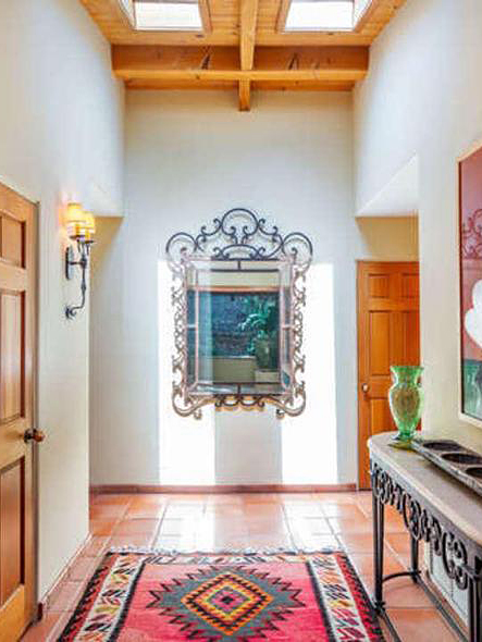 Vörös márvány kád a hálószobában: vita tárgya!