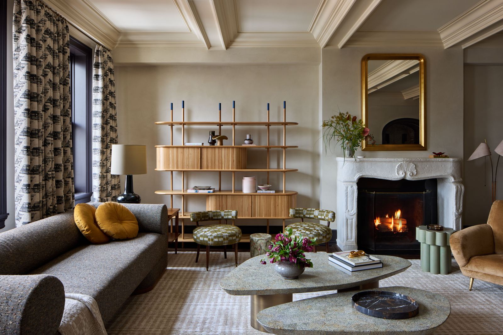 Titkos vendégszoba és figyelemfelkeltő bár a duplexben!