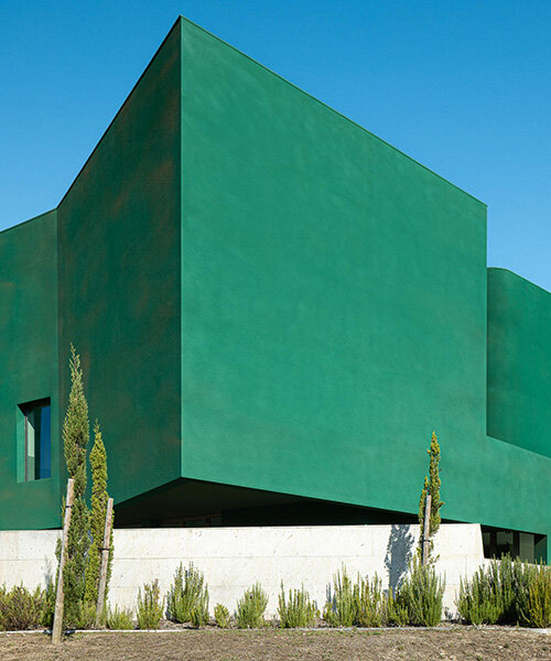 Zöld parafa bőr: a galeria gabinete portugál kulturális központja rejtőzködik a buja környezetben!