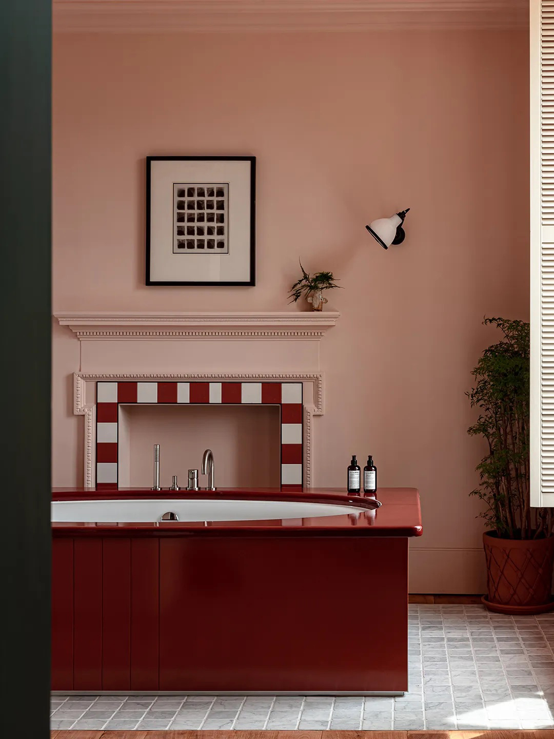 Ez a szín most mindenhol hódít… kivéve a fürdőszobát!