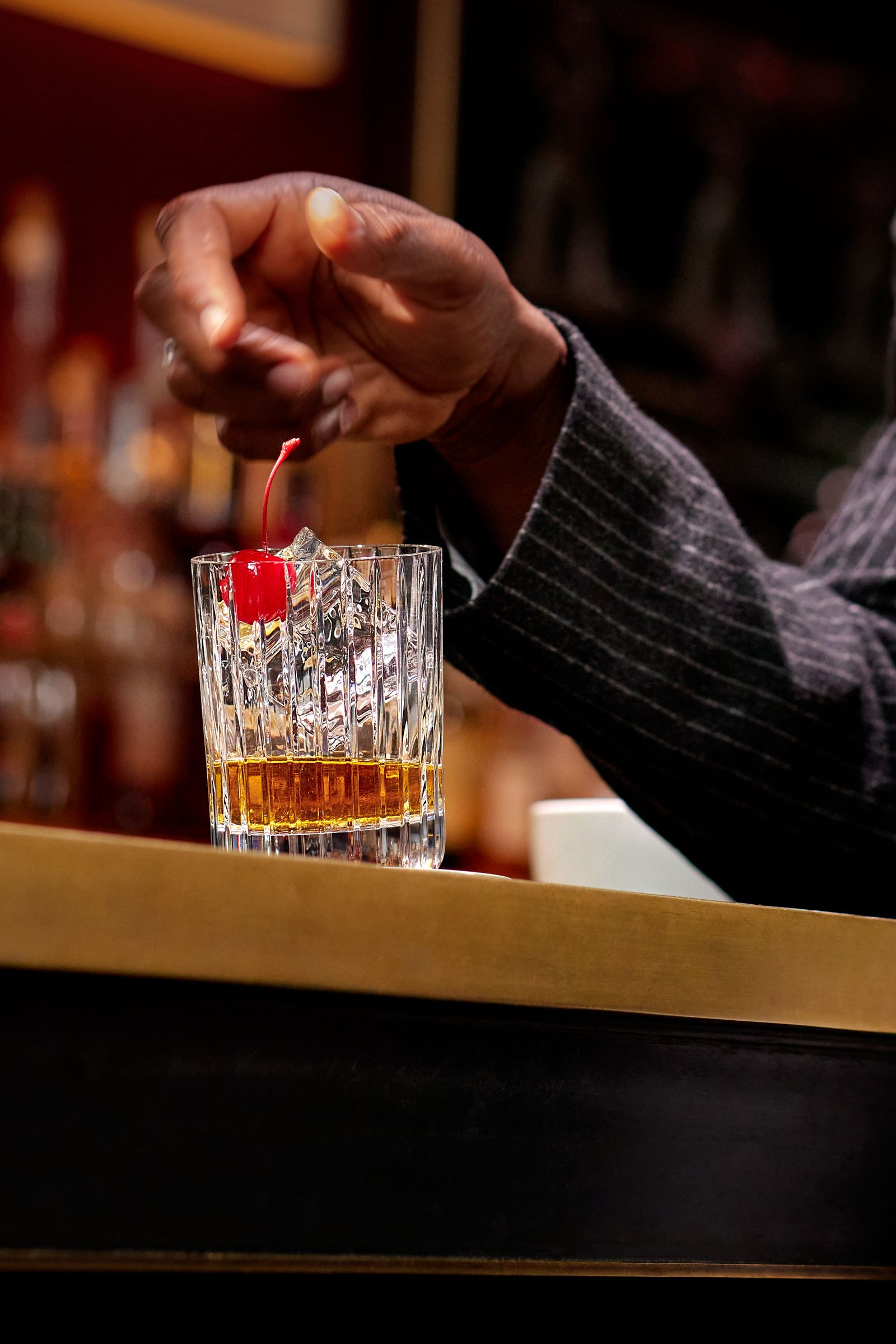 Usher: Te is megérdemelsz egy italt – saját tervezésű pohárban!