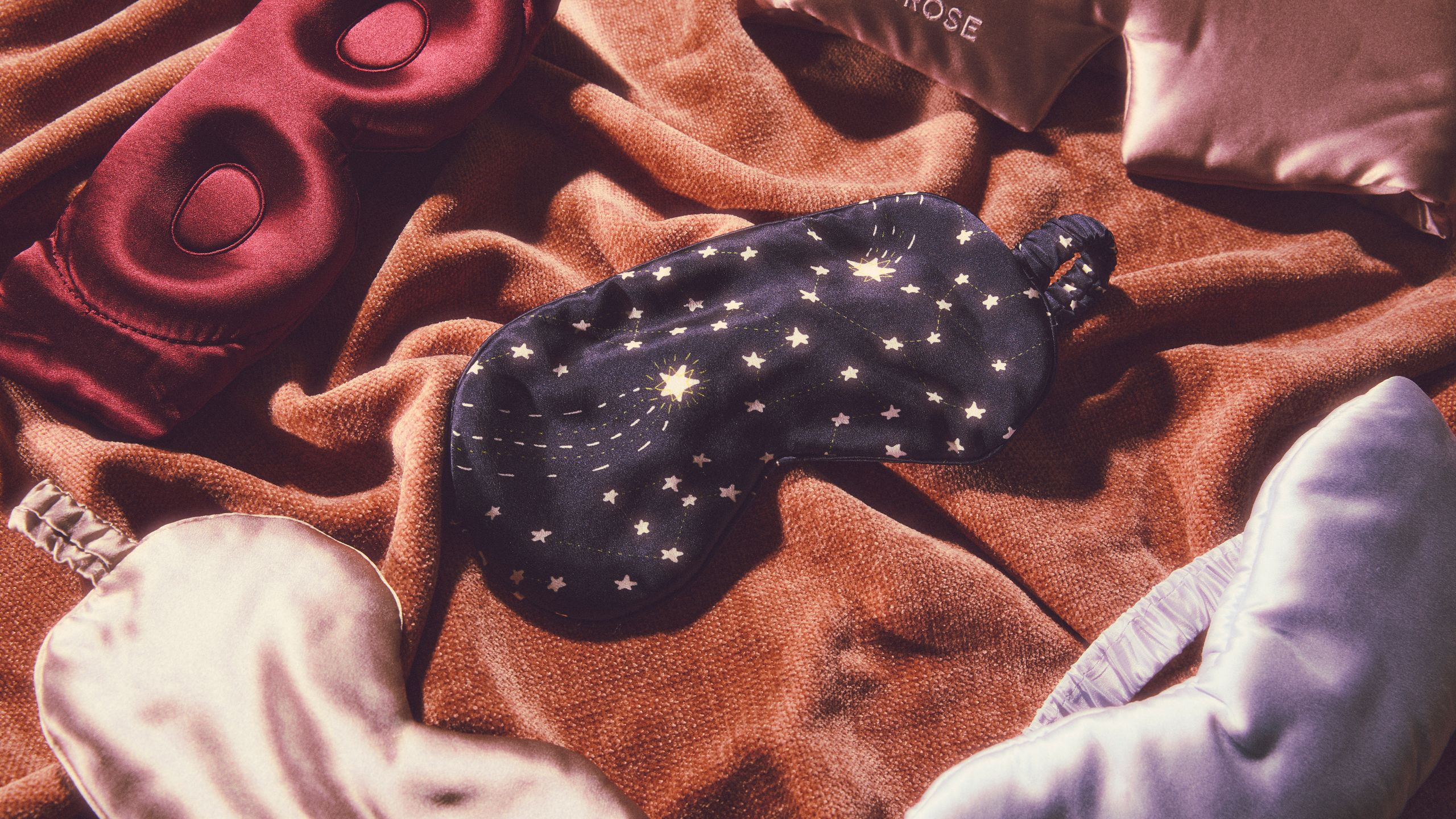 A Legjobb 10 Alvásszemüveg, Ami Jobb a Fénytakarónál!