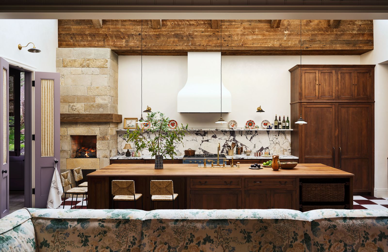 Színes virágok és minták: Kendall Jenner hegyi stílusa!