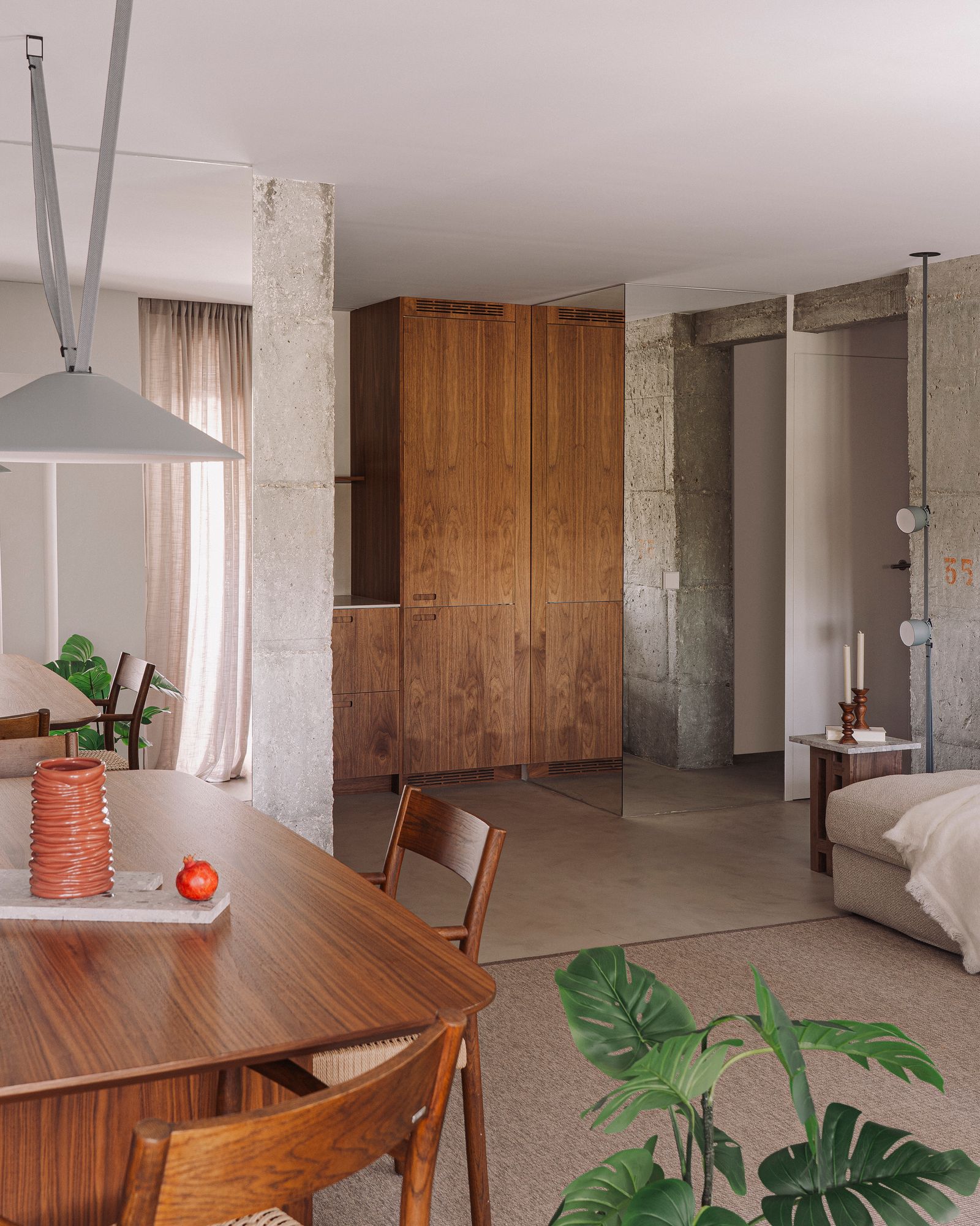 Betonpadlók és oszlopok: Madridi felújítás korlátozott költségvetéssel!