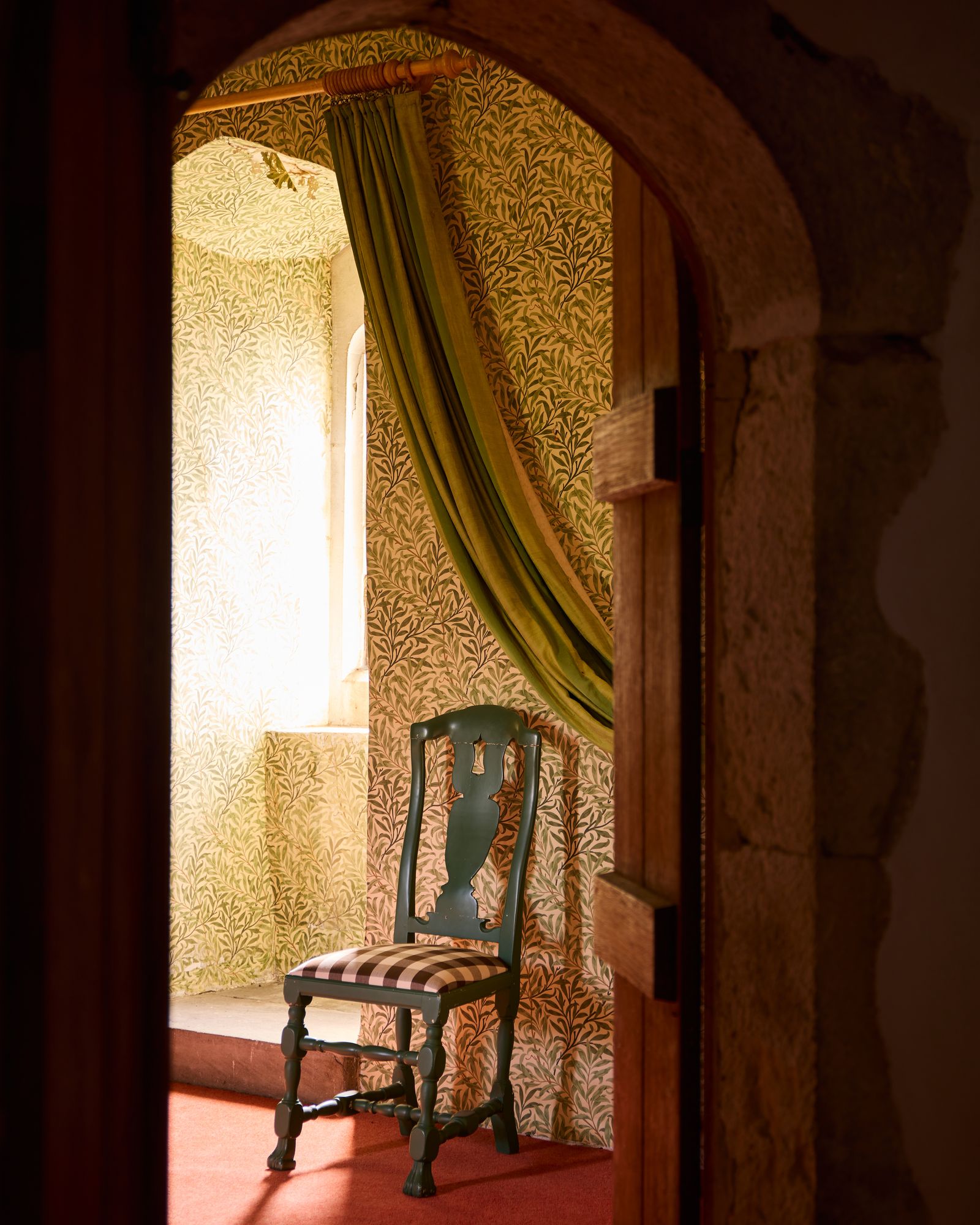 Antik és Vintage Kereskedők: Fedezd Fel az Új Generációt!