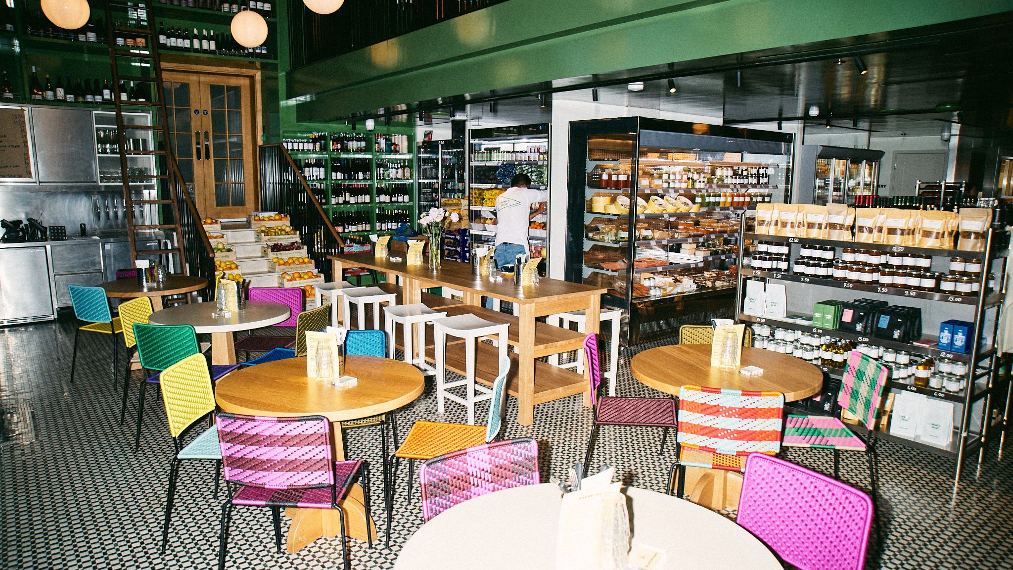 Boltok 2025: Így alakult át a bevásárlás élménnyé!