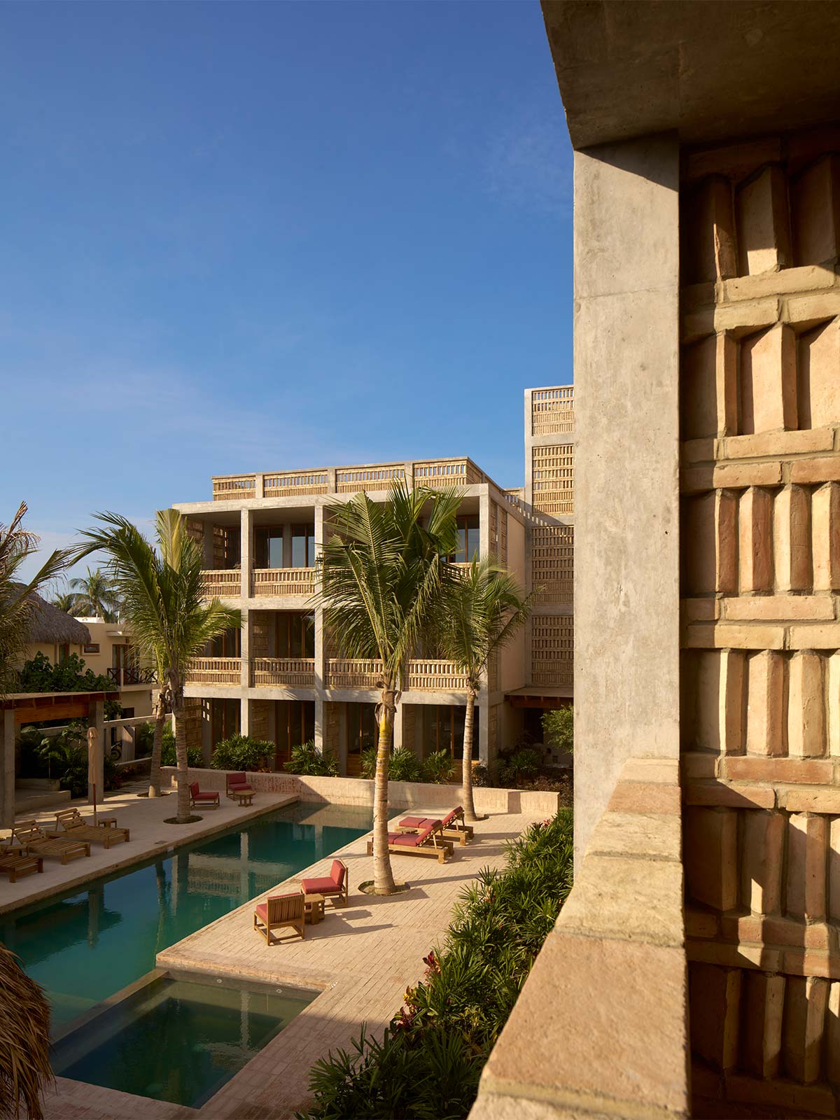 Meztelen luxus a Hotel Humano-ban!