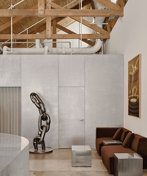 FOIL galéria: Ipari raktárból művészeti kávézó!