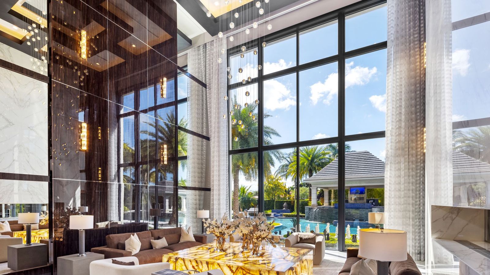 Celeb Ingatlanok: A 2025-ös Legdrágább Ügyletek!