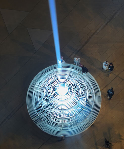 Reflektív piramis emel fénysugarat az égre Szaúd-Arábiában!