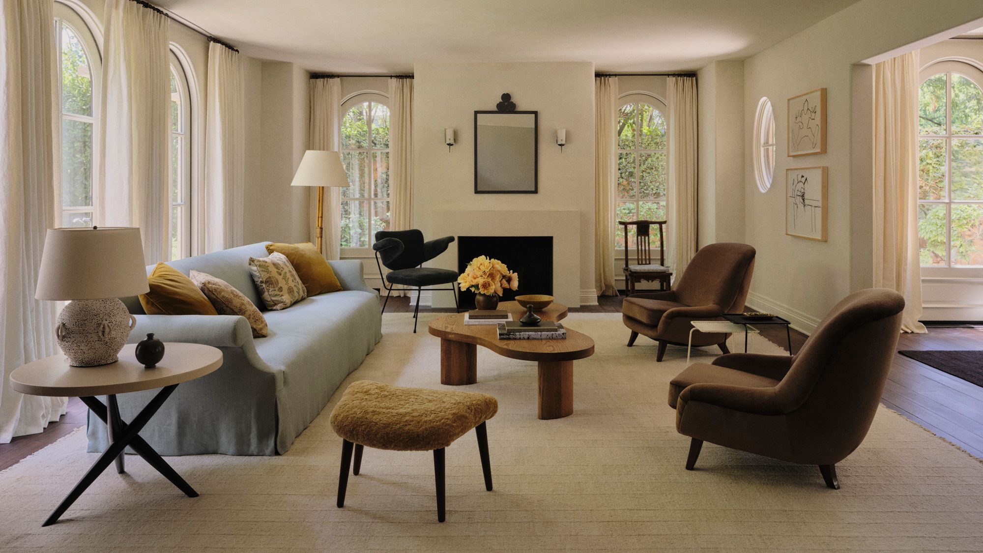 Breuer geometria és angol antikvitások – ez a ház megmutatja!