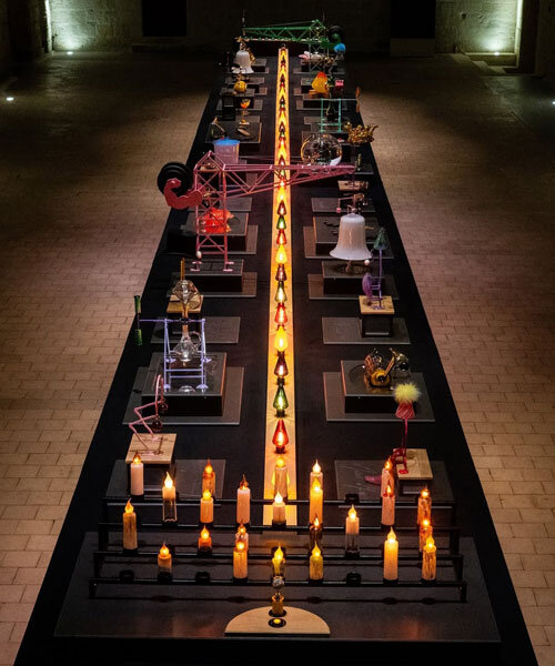 Üveg, fény és hang: 20 méteres interaktív karácsonyi asztal!