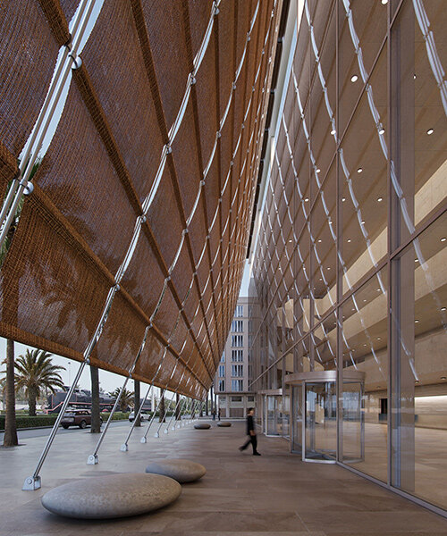Woven növényi fátyol takarja el az új Elche kongresszusi központot