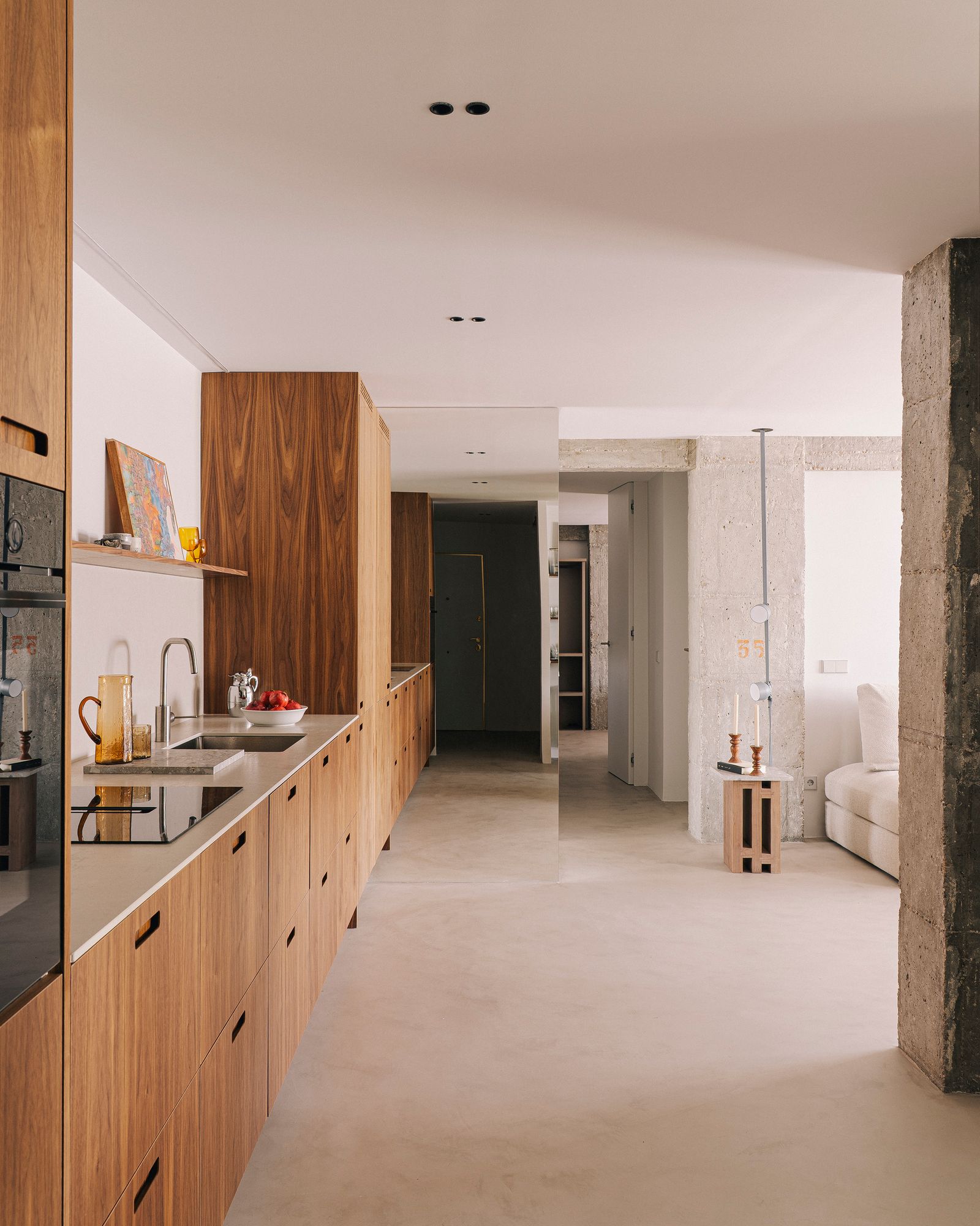 Betonpadlók és oszlopok: Madridi felújítás korlátozott költségvetéssel!