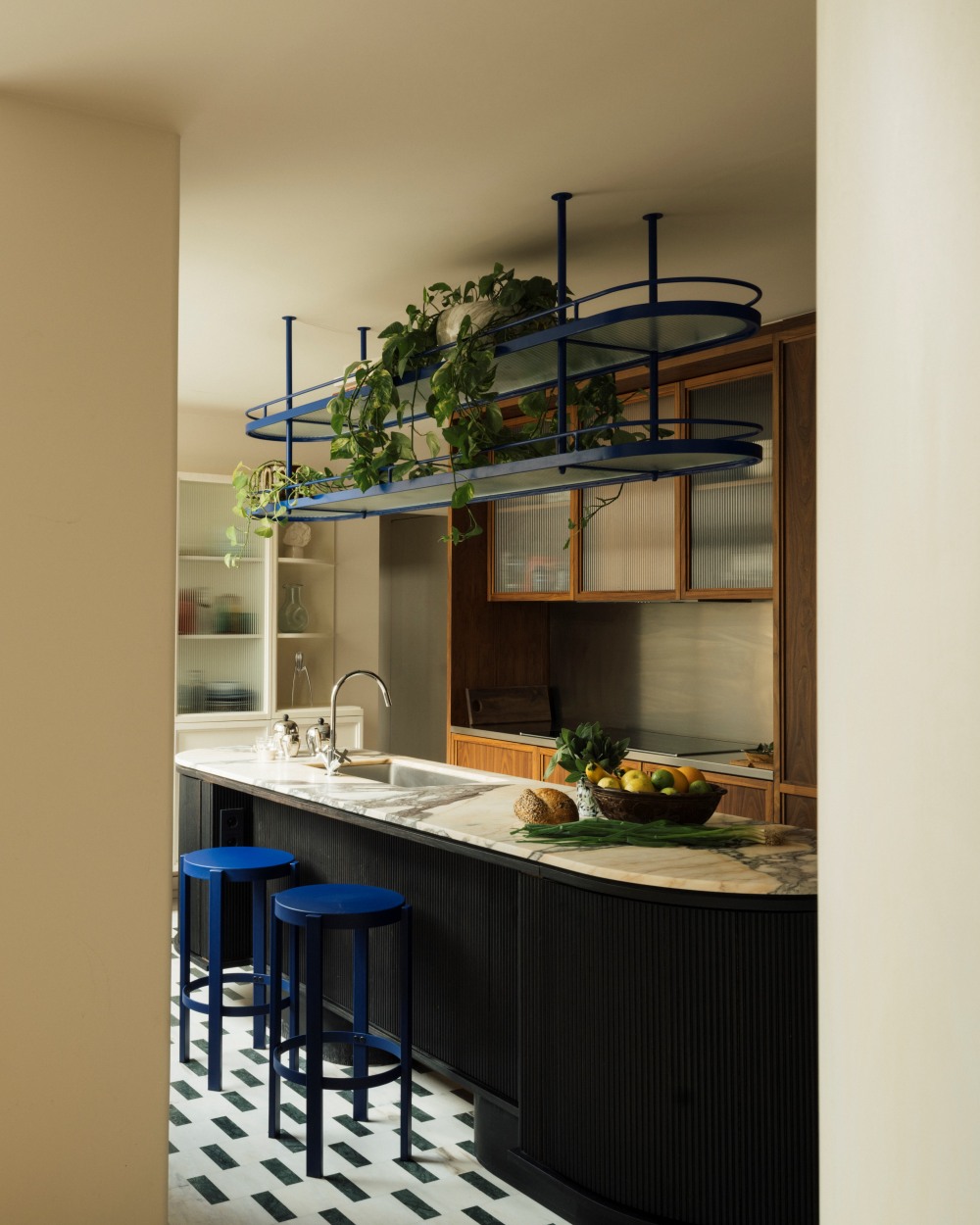 Fekete konyhák: 21 modern ötlet sötét terekhez!