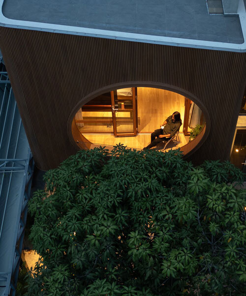 Vespa ihlette ívelt formák: Fa burkolatú vietnami otthon