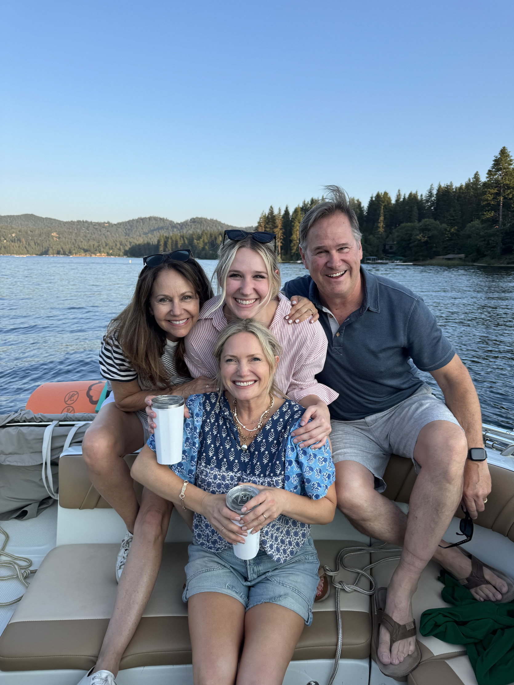 Mallory megmentette a szülei nappaliját a szürke vinyltól!