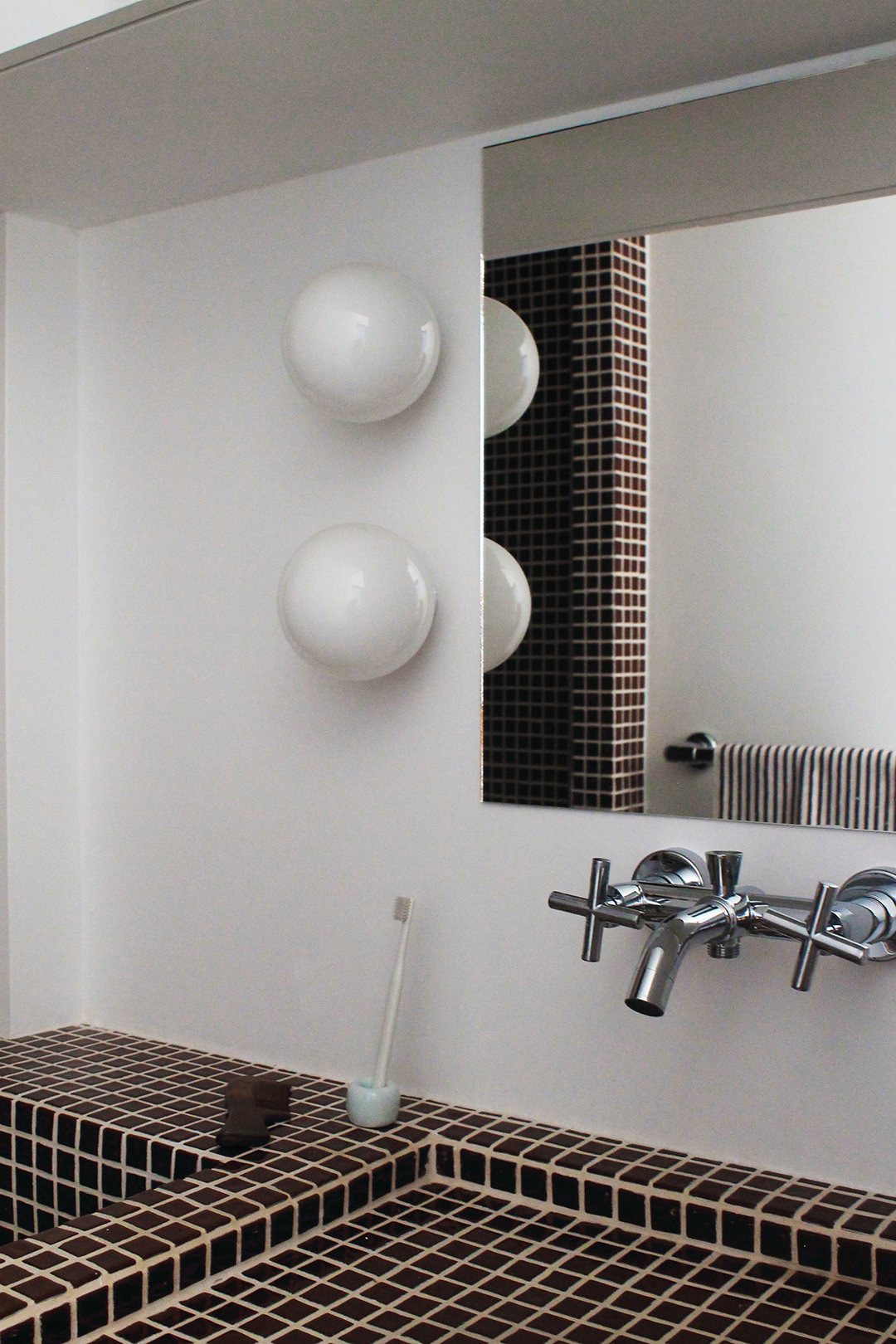 Csempe átalakítás: Pici párizsi fürdőszoba újjászületése!