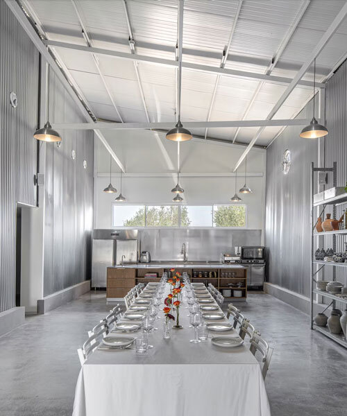 Hullámos fém belső terek: zöldségtároló ipari stílusban!