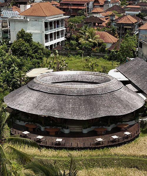 Kör alakú bambusz tető: esővizet gyűjt a balinéz étteremben