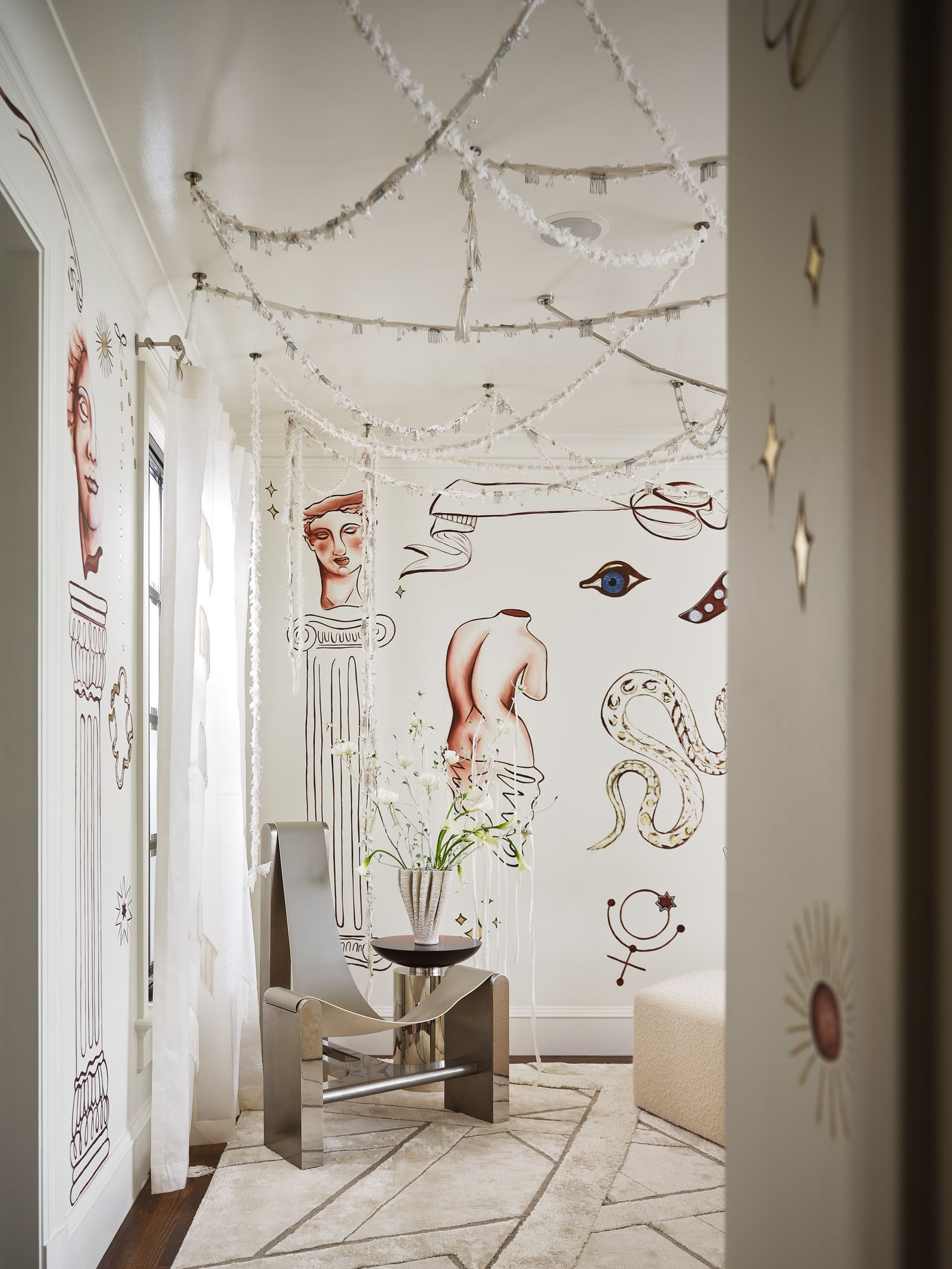 2025-ös Kiállítási Házak: Tükörfalak és Mitológiai Inspirációk!