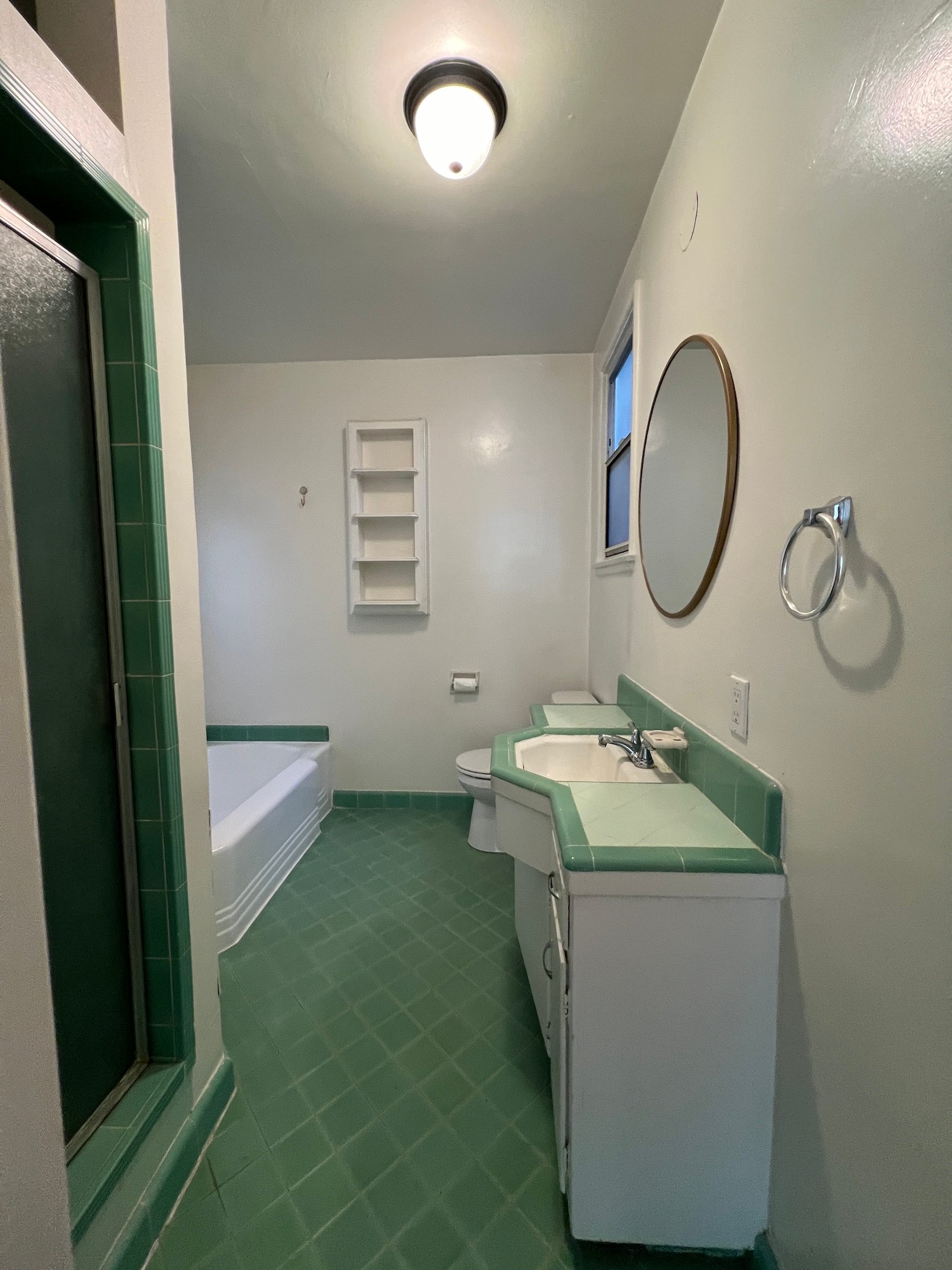 Könnyű, látványos frissítések Mallory vintage fürdőszobájában