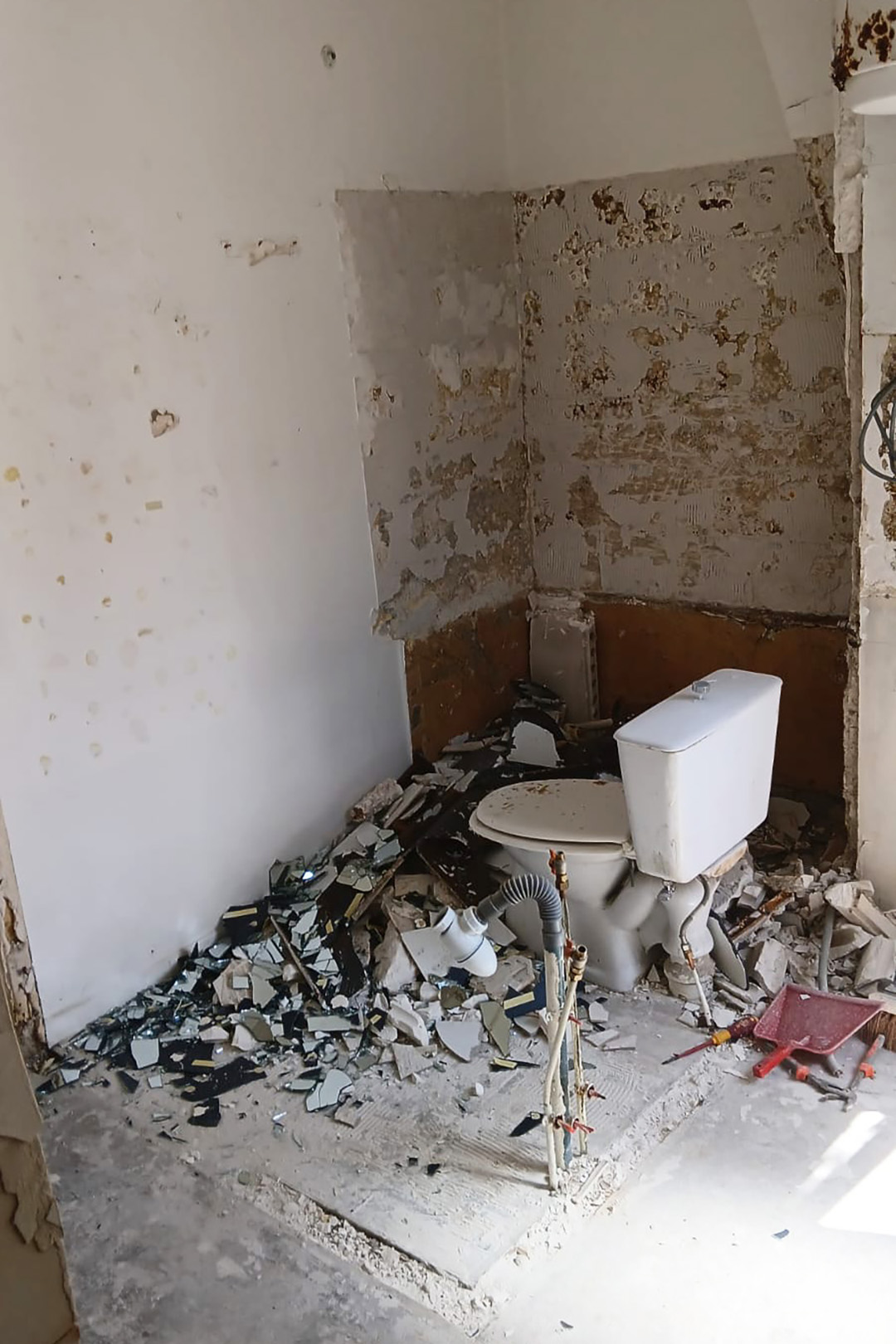 Csempe átalakítás: Pici párizsi fürdőszoba újjászületése!