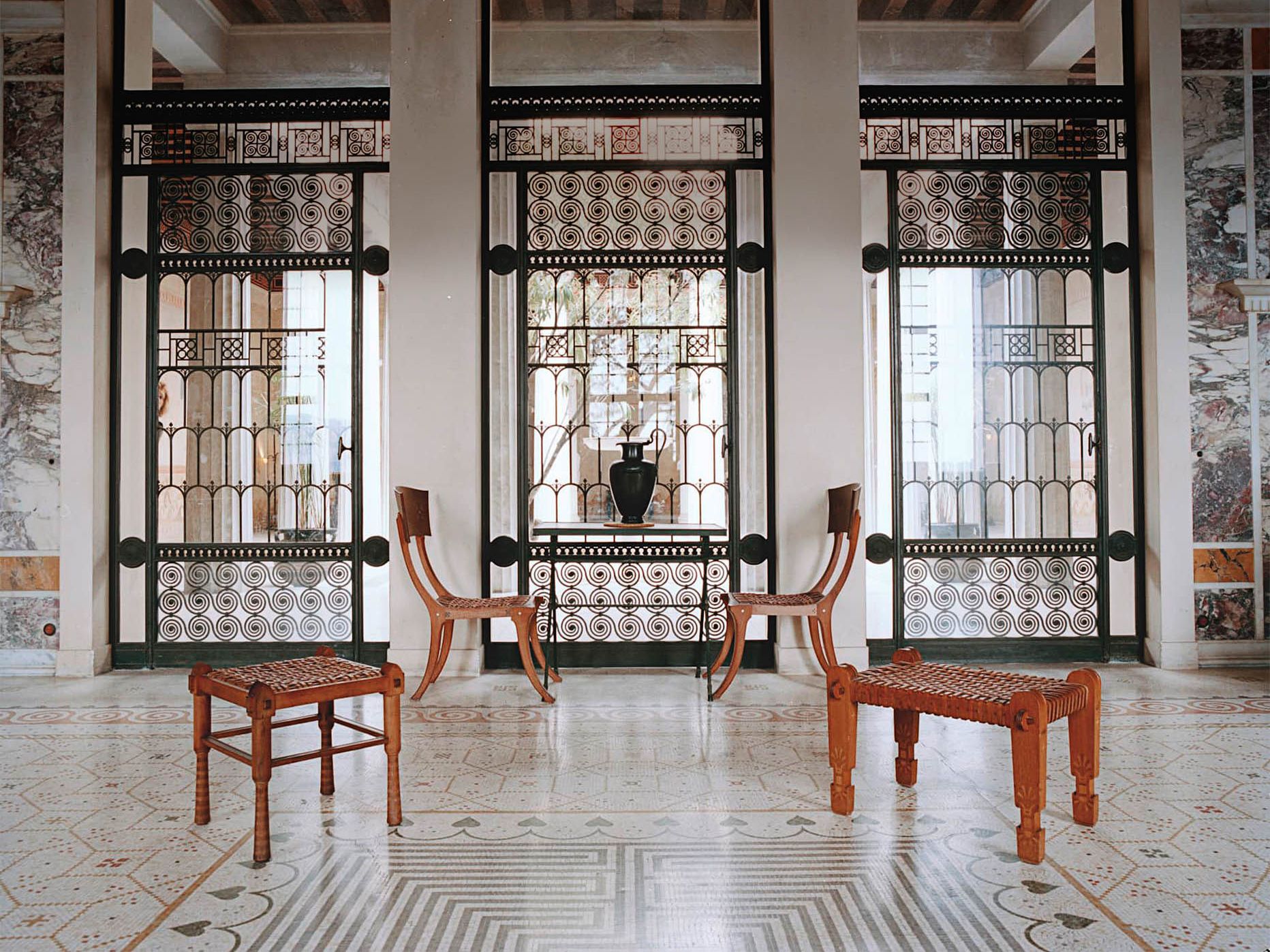 Klismos szék: a legősibb bútor, ami még mindig divat!