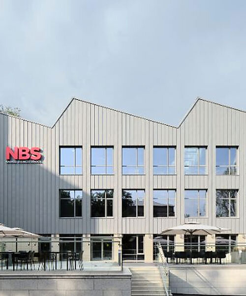 Fémfogazott tetővel újult meg az Almatyi Narxoz Üzleti Iskola!