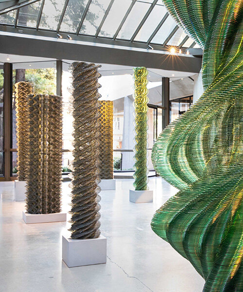 Recycled CD-kből készült tükröződő szobrok Tara Donovantól!