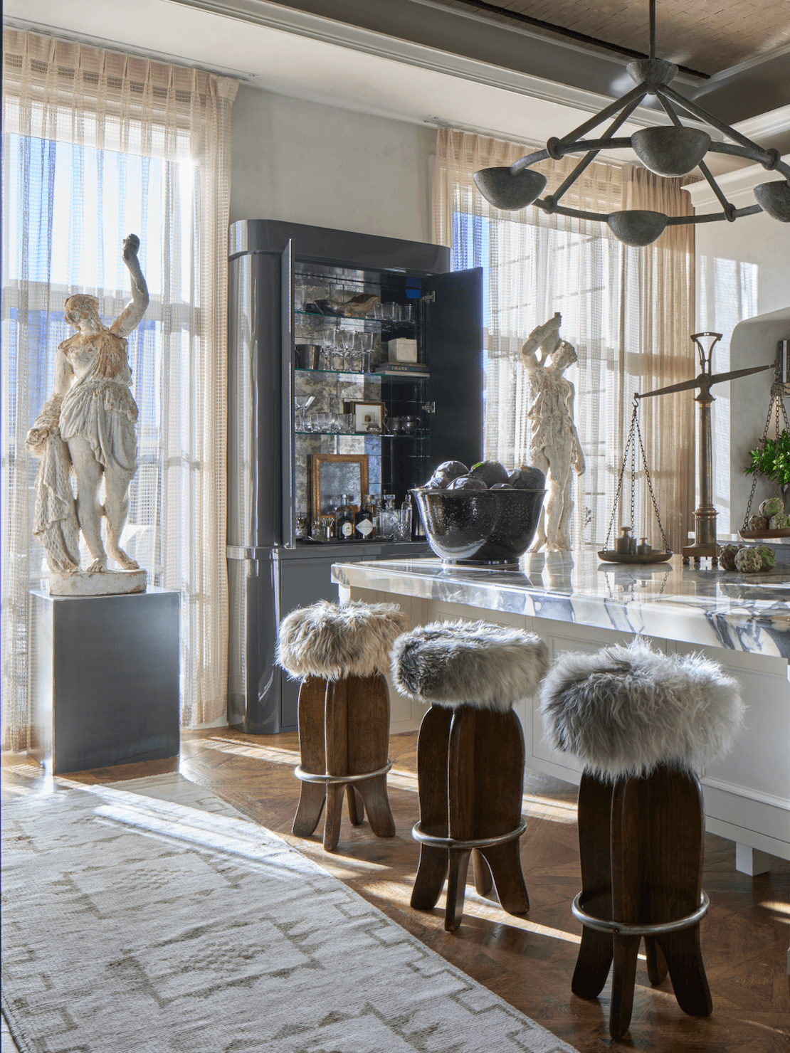 2025-ös Kiállítási Házak: Tükörfalak és Mitológiai Inspirációk!